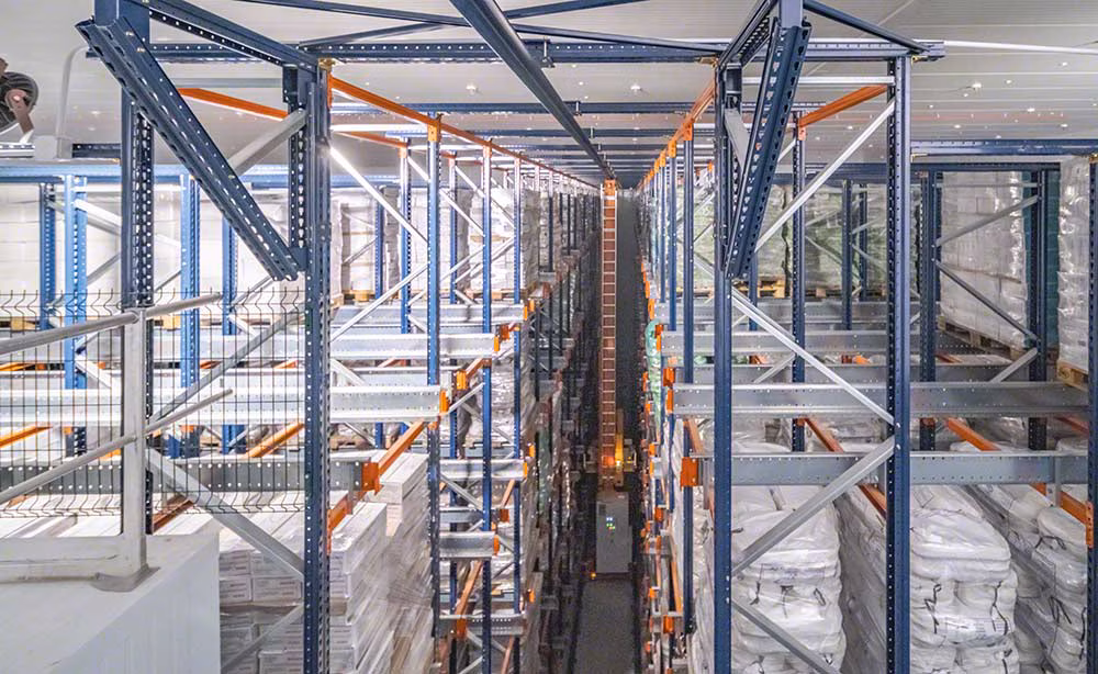 La colaboración entre Conservas Cerqueira y Mecalux da lugar al almacén del futuro